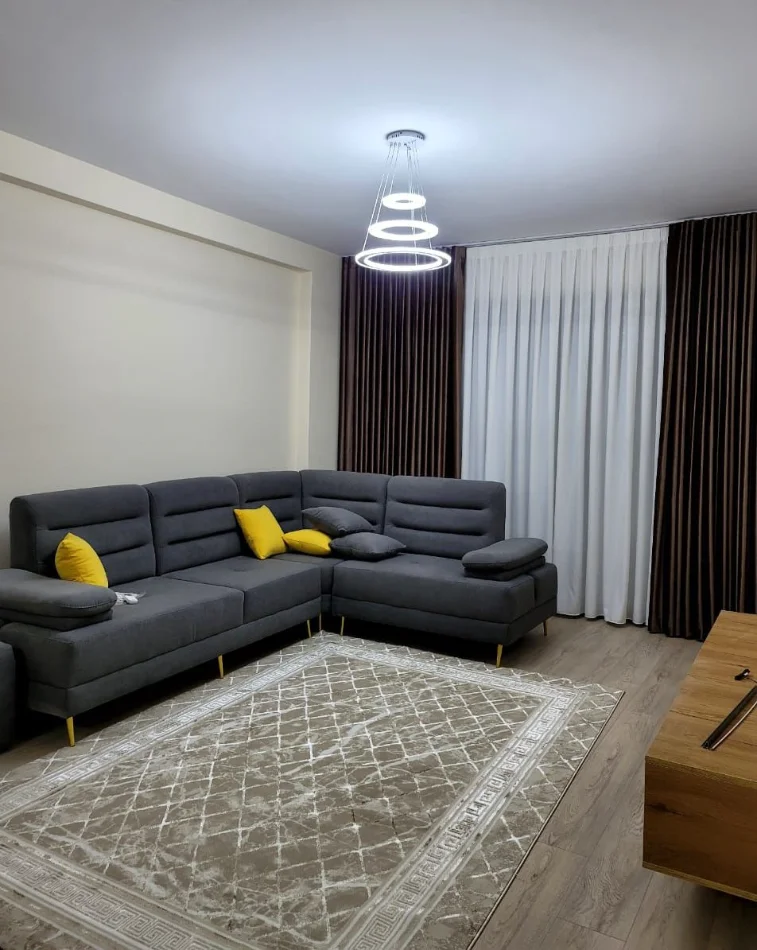 Tirane, jepet me qera apartament 2+1 , 115 m² 1.000 € 