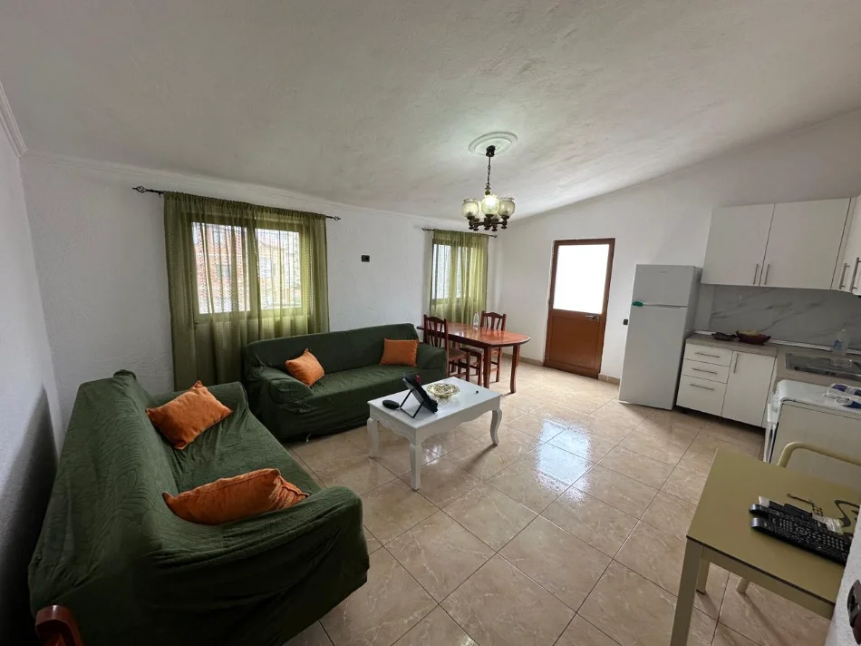 Tirane, jepet me qera apartament 2+1+Aneks Kati 4, 80 m² 500 € (Rruga e Durresit)