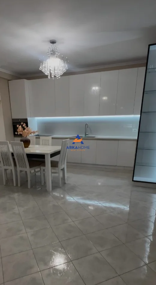 Tirane, jepet me qera apartament 2+1+Ballkon Kati 2, 100 m² 626 € 