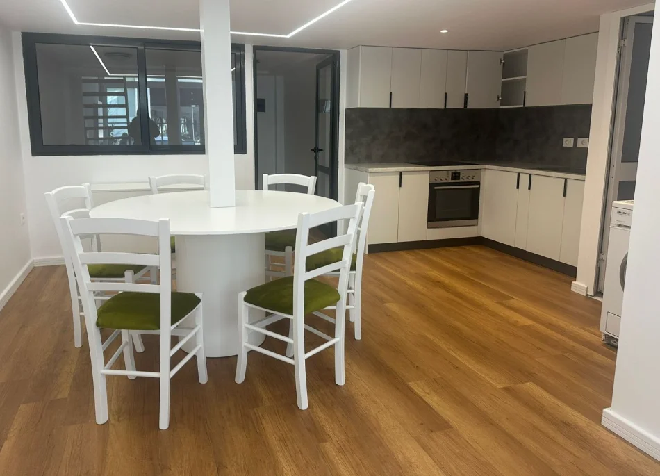 Tirane, shitet apartament 2+1 , 119 m² 155.000 € 