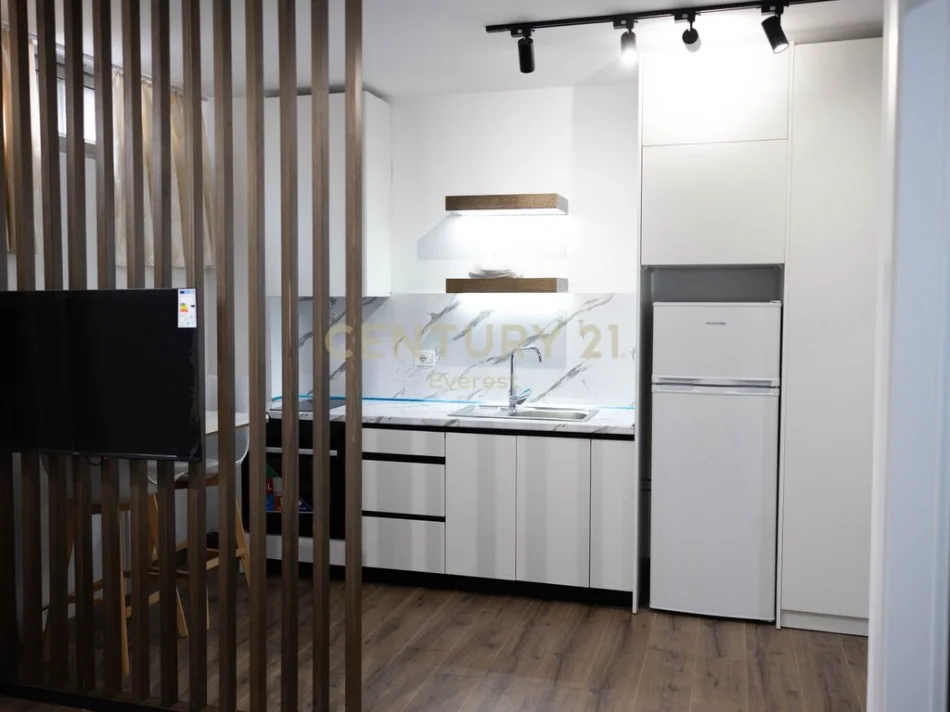 Tirane, jepet me qera garsonier 1+1 Kati 0, 35 m² 300 € 