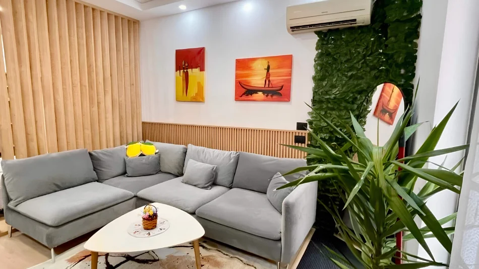 Durres, jepet me qera garsonier 1+1 , 42 m² 400 € (Prane Gjykates, Durres)