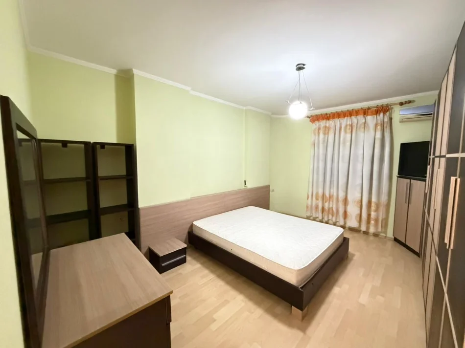 Tirane, jepet me qera apartament 1+1 Kati 5, 106 m² 750 € (Rruga e Kosovareve)