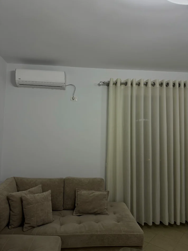 Tirane, jepet me qera apartament 1+1 Kati 3, 70 m² 520 € (Rruga Bill Klinton)