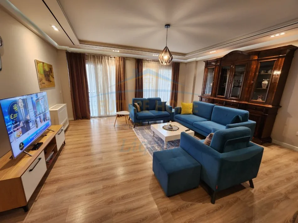 Tirane, jepet me qera apartament 2+1 Kati 6, 131 m² 1.500 € (Rruga e Kosovarëve)