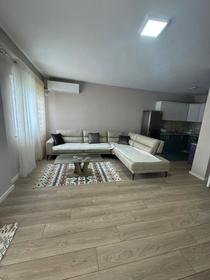 Tirane, jepet me qera apartament 2+1 Kati 4, 480 € 