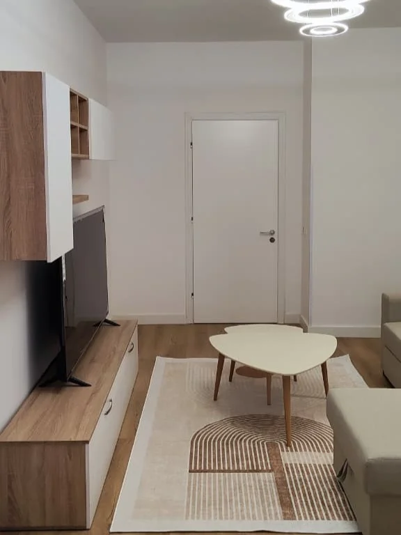 Tirane, jepet me qera apartament 1+1 Kati 5, 85 m² 700 € (pranë Myslym Shyrit &amp; Rrugës së Kavajës)