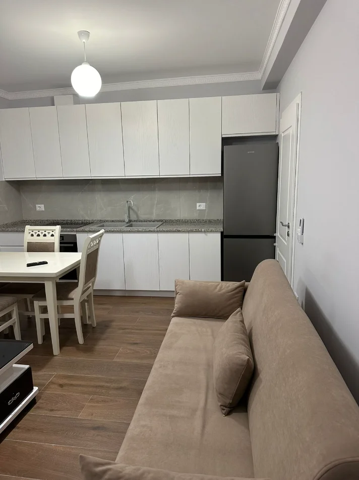 Tirane, jepet me qera apartament 1+1+Ballkon Kati 6, 62 m² 400 € (Astir)