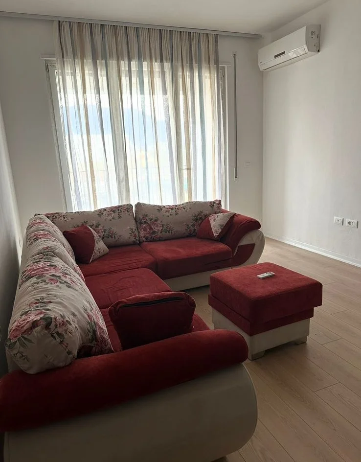Tirane, jepet me qera apartament 2+1 Kati 2, 105 m² 500 € 