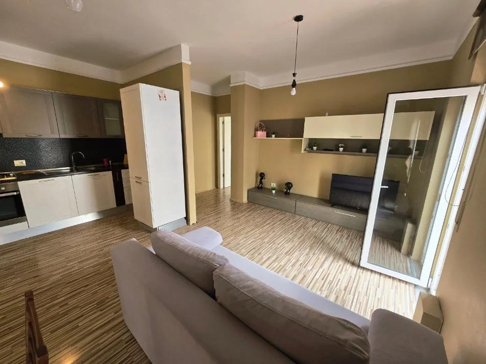 JEPET ME QERA: SUPER APARTAMENT 2+1 📍 Midis rrugës së Kavajës & M.Shyrit