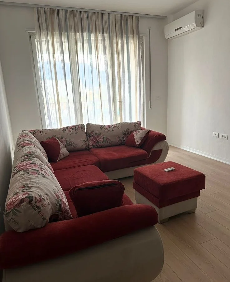 Tirane, jepet me qera apartament 2+1+Ballkon Kati 4, 104 m² 500 € (Rruga 5 Maj (Concordi))