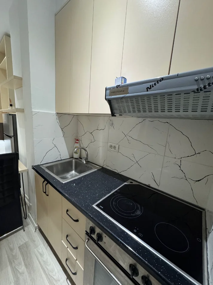 Tirane, jepet me qera garsonier Kati 0, 30 m² 450 € (Rruga e Barrikadave)