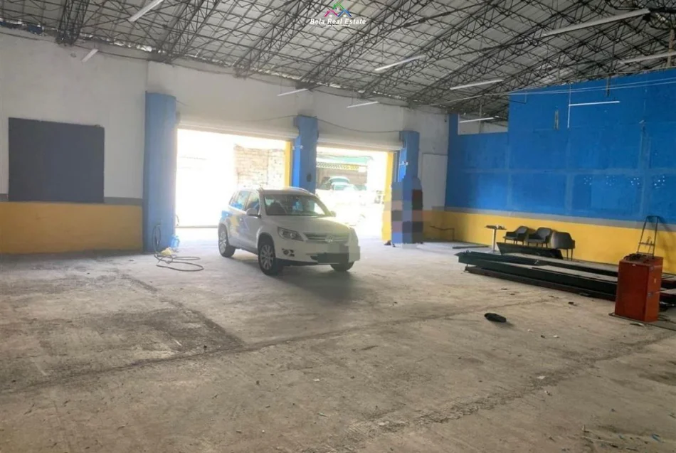 Tirane, jepet me qera magazine Kati 0, 220 m² 1.680 € (MISTO MAME)