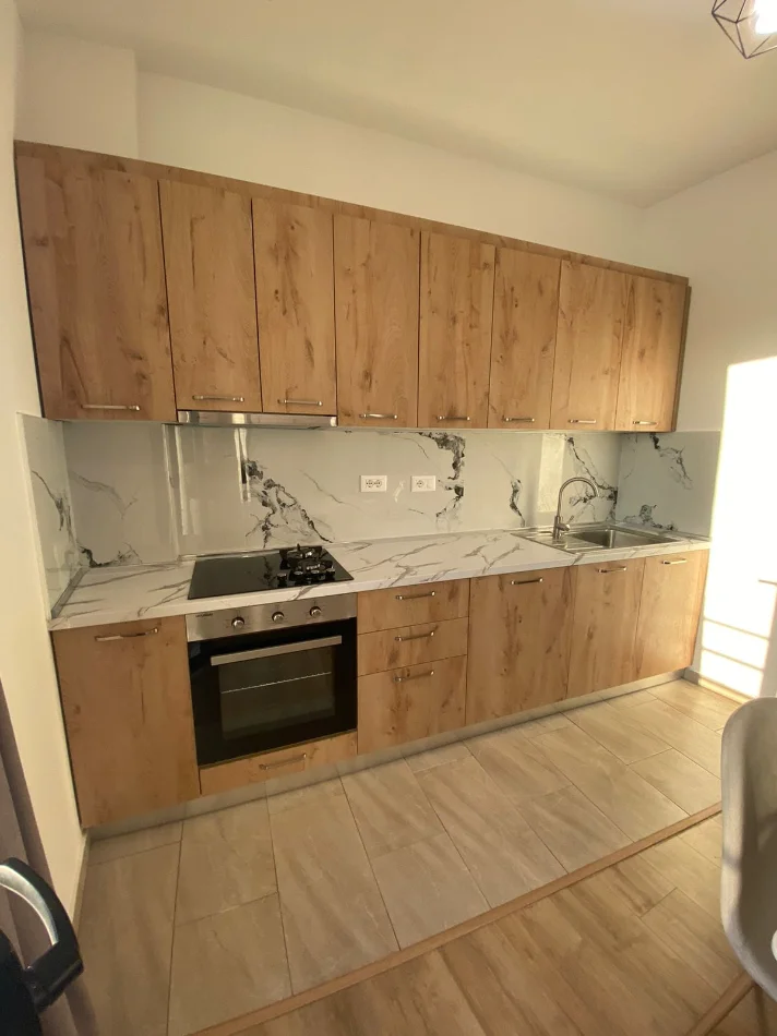 Tirane, jepet me qera Vile 2+1 Kati 2, 85 m² 480 € (Rruga Halit Haxhija)