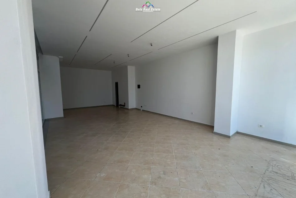 Tirane, jepet me qera dyqan Kati 1, 70 m² 730 € (Rruga Kastriotet)
