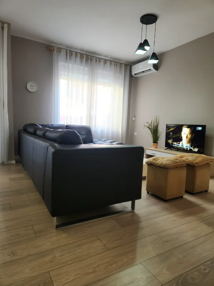 Tirane, jepet me qera apartament 1+1+Ballkon Kati 2, 70 m² 680 € (21 dhjetori)