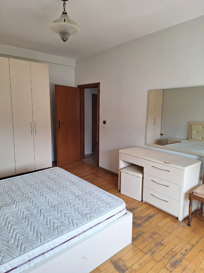 Tirane, shes apartament 2+1+Aneks+Ballkon Kati 2, 144 m² 195.000 € (Rruga Xhanfize Keko)