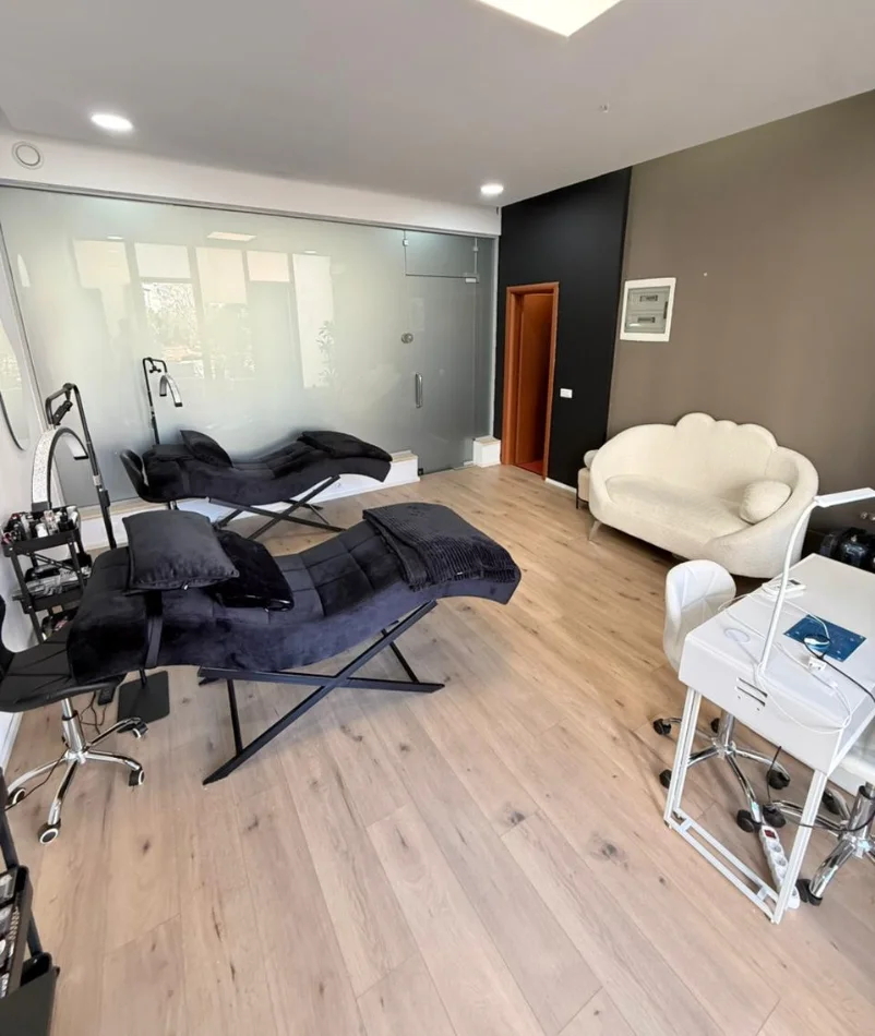 Tirane, jepet me qera zyre , 36 m² 500 € 