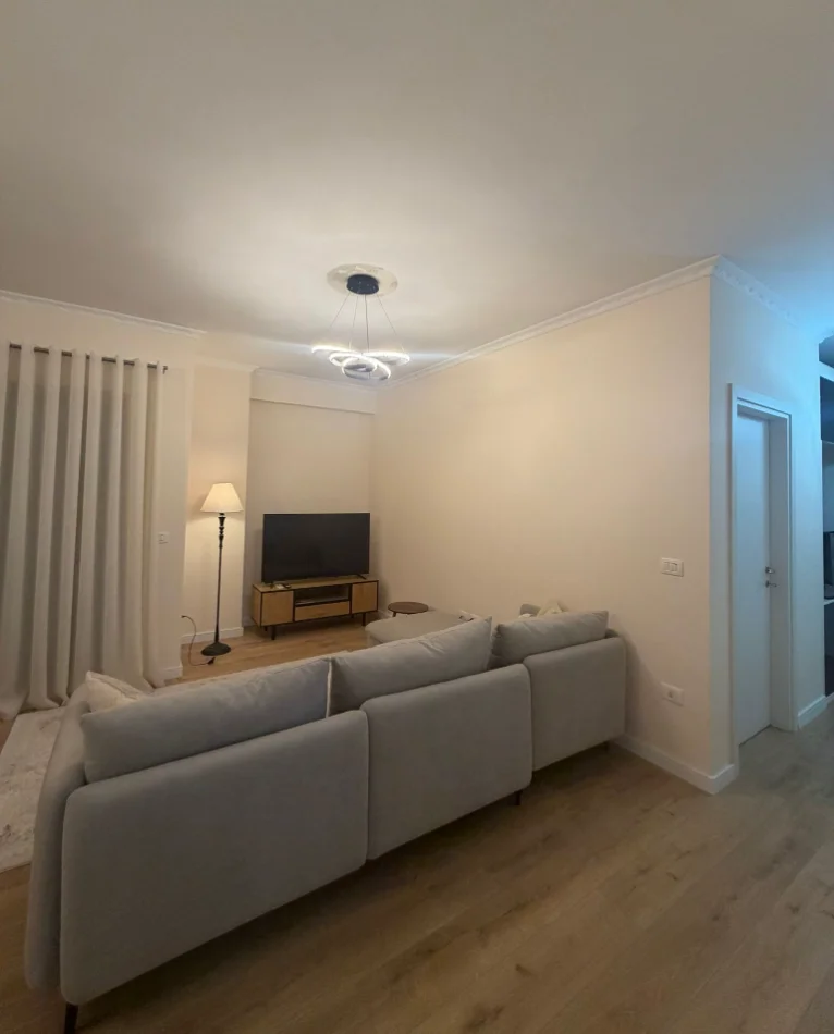 Tirane, jepet me qera apartament 2+1 , 90 m² 1.100 € 