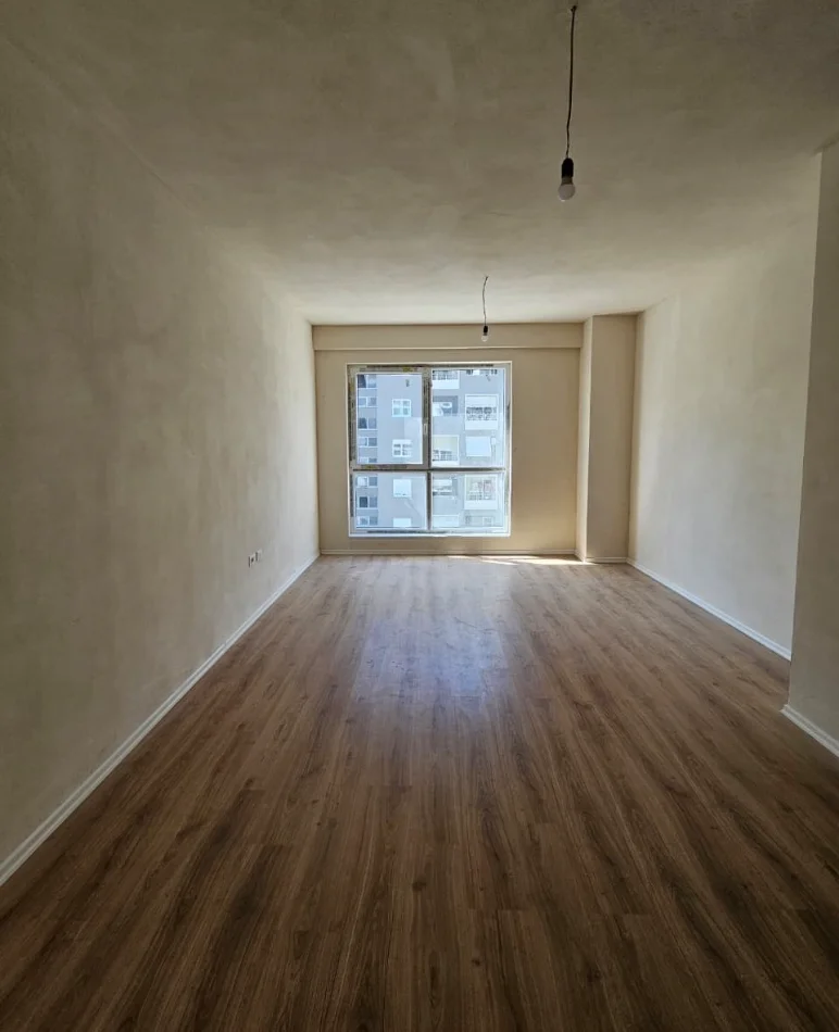 Tirane, shitet apartament 3+1 , 125 m² 400.000 € 