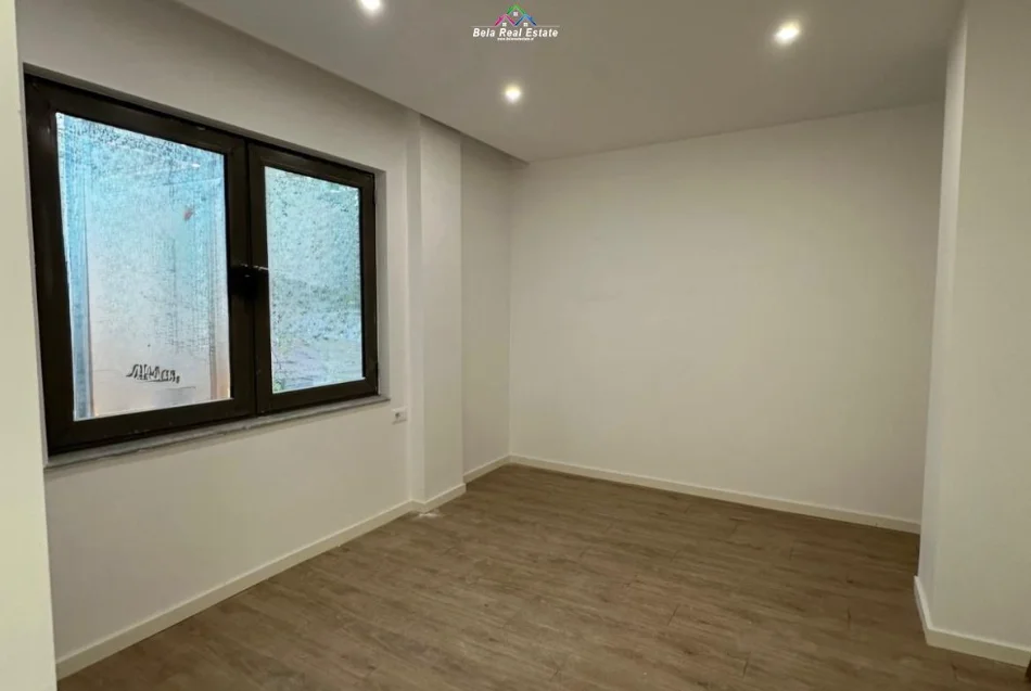 Tirane, jepet me qera zyre Kati 1, 55 m² 480 € (Rruga Ali Demi)
