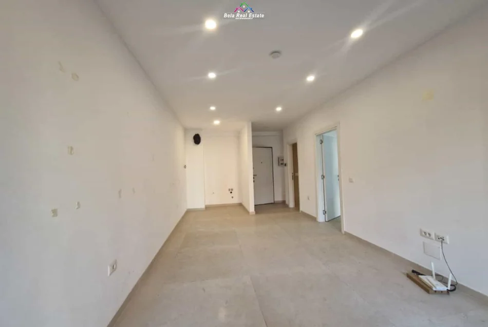 Tirane, jepet me qera zyre Kati 3, 66 m² 570 € (Rruga Kongresi i Manastirit)