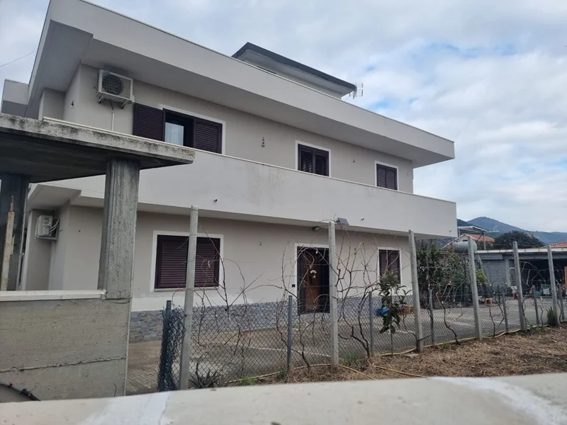 Lezhë SMT - Shitet Vilë