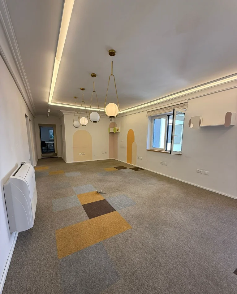 Tirane, jepet me qera zyre , 130 m² 1.500 € 