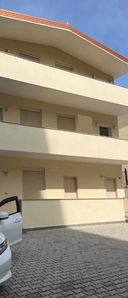 Tirane, jepet me qera Vile , 750 m² 5.500 € (Don Bosko)