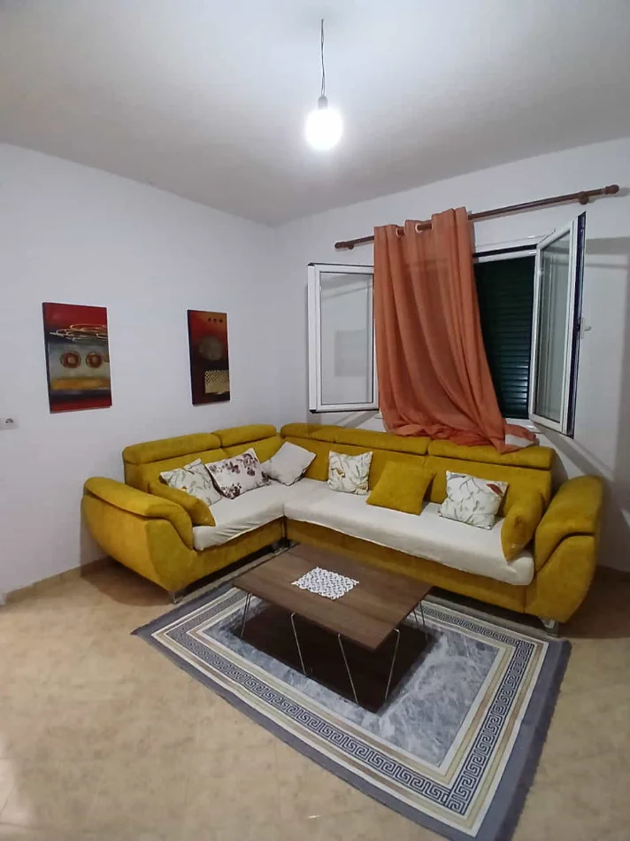 Tirane, jepet me qera Vile 2+1 Kati 1, 500 m² 520 € (Rruga Iliria)