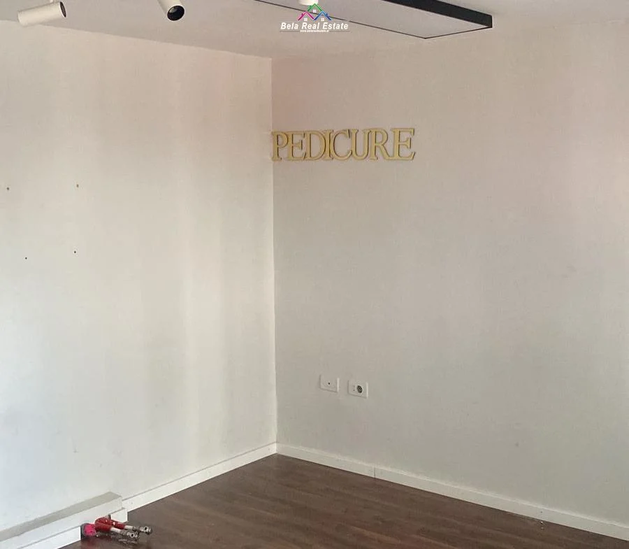 Tirane, jepet me qera dyqan Kati 0, 32 m² 620 € (Rruga Mine Peza)