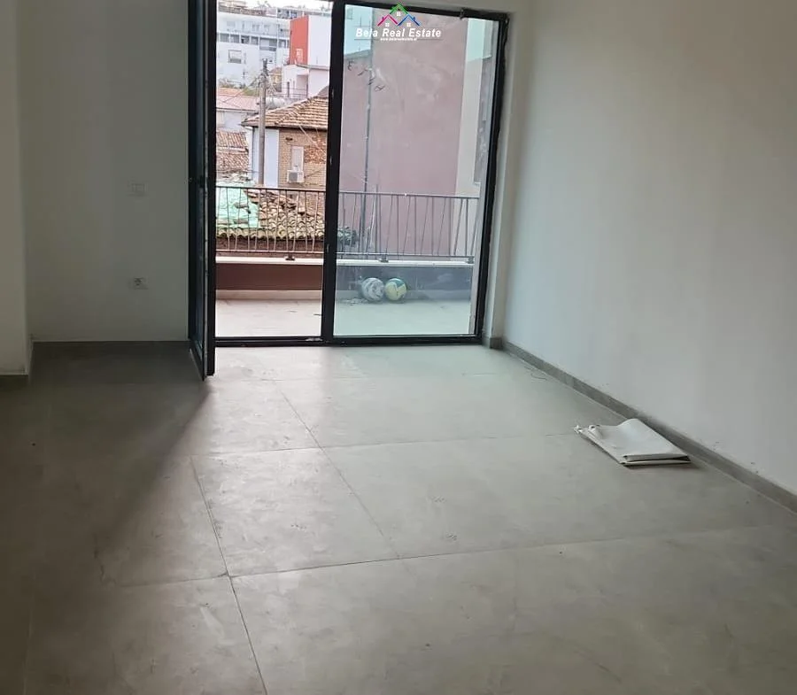 Tirane, jepet me qera zyre Kati 2, 96 m² 1.300 € (Rruga Besim Imami)