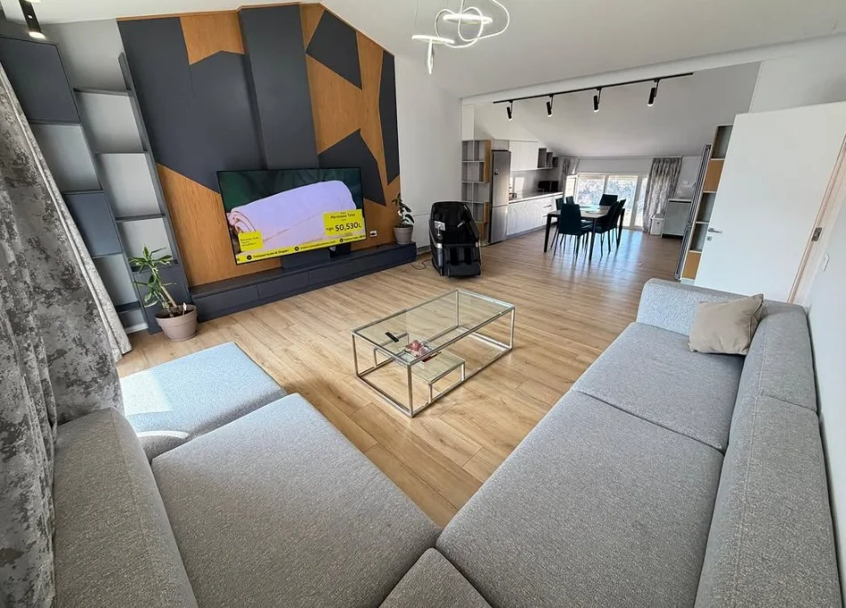Tirane, jepet me qera apartament 3+1 , 200 m² 1.500 € 