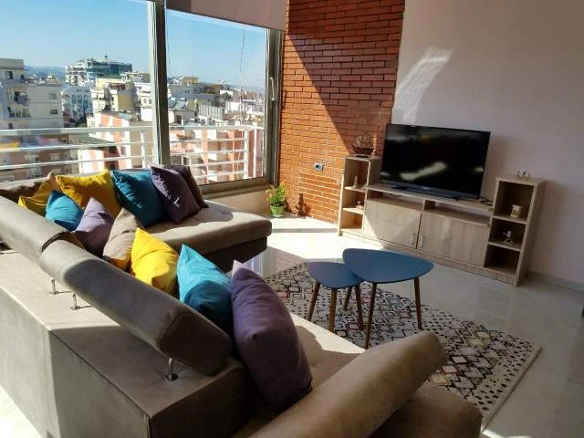 Tirane, jap me qera apartament 1+1 Kati 9, 60 m² 600 € (Myslym Shyri)