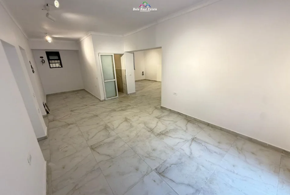 Tirane, jepet me qera dyqan Kati 0, 70 m² 2.000 € (Xhamllik afer bar Oslo)
