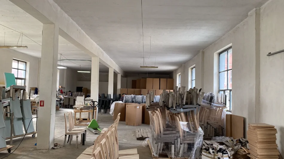 Tirane, jepet me qera magazine Kati 2, 1.010 m² 5.000 € (Rruga Bedri Karapici)