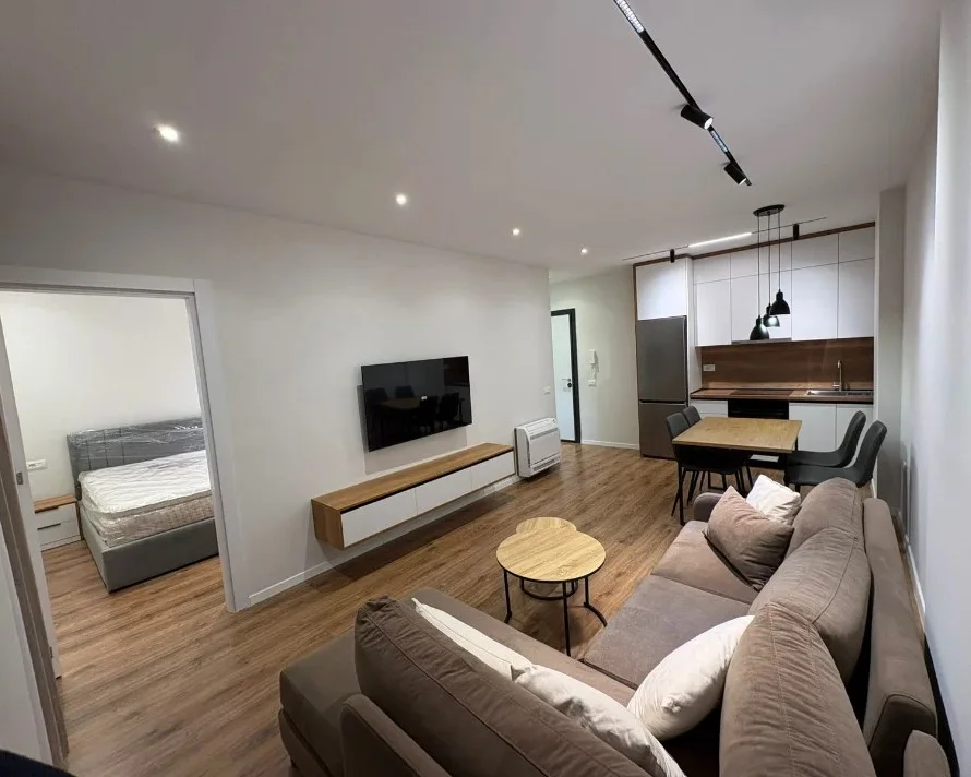 Tirane, jepet me qera apartament 1+1+Aneks+Ballkon Kati 2, 63 m² 576 € (rruga don bosko)