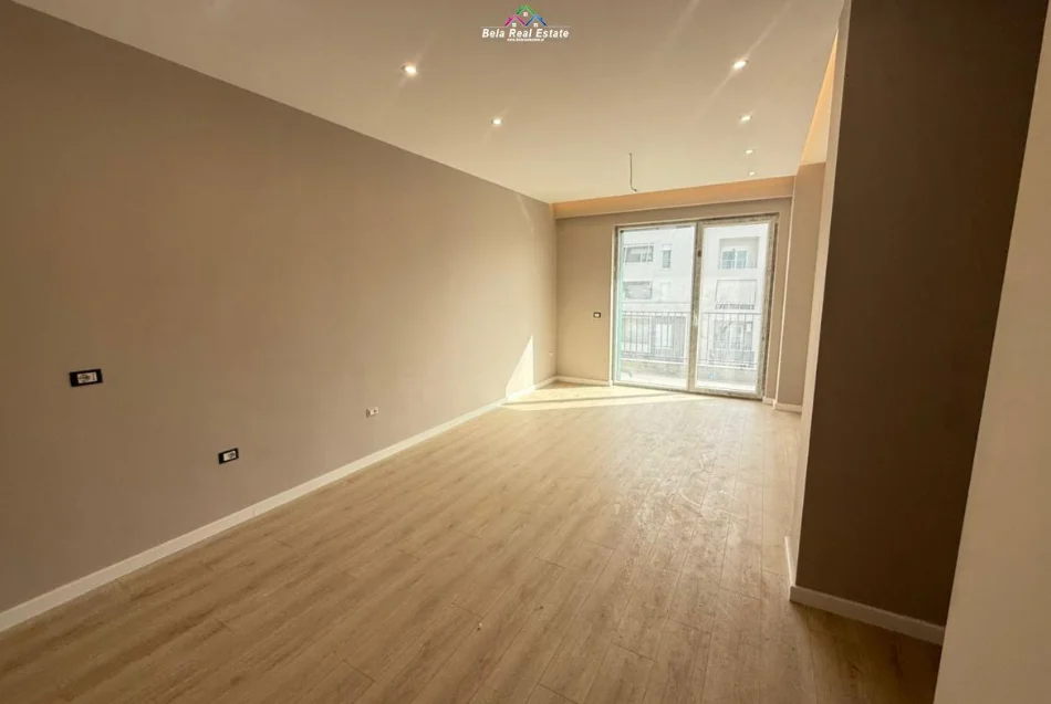 Tirane, jepet me qera zyre Kati 7, 86 m² 835 € (Rruga Anton Lufi)