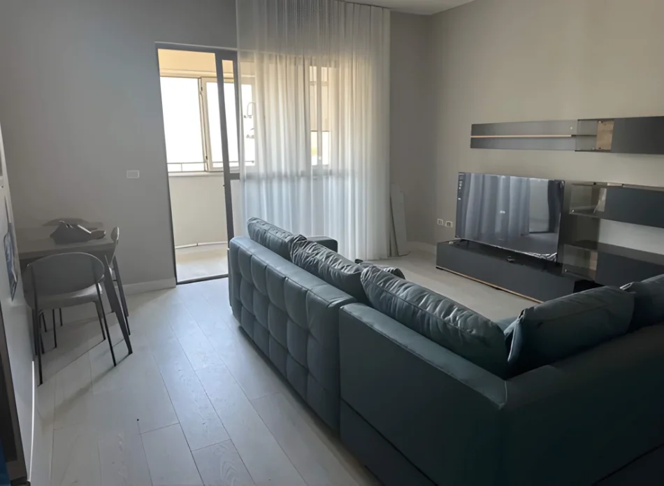 Tirane, jepet me qera apartament 2+1 Kati 8, 80 m² 600 € (Materniteti i Ri, afer Pasticeri Tito)