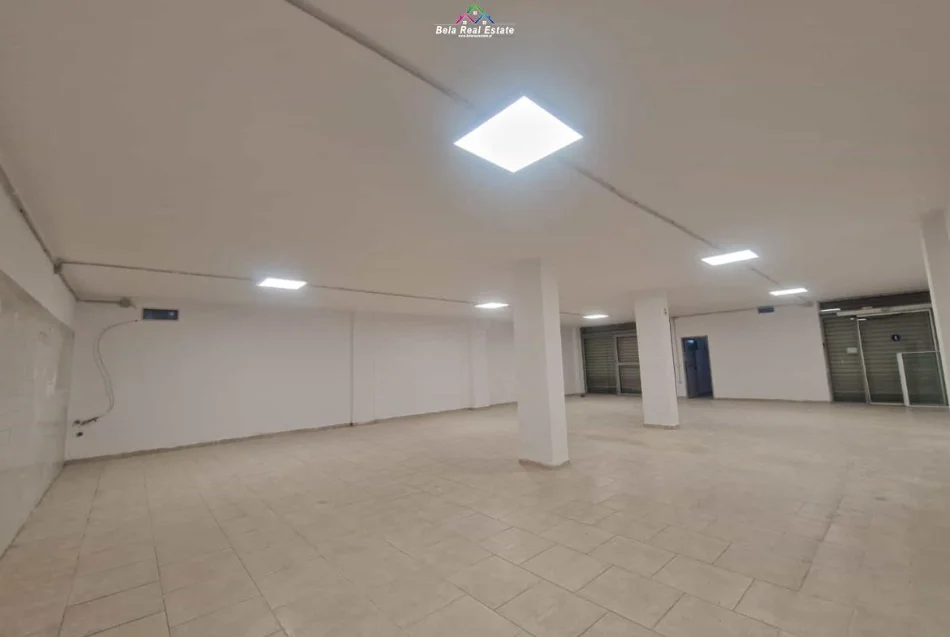 Tirane, jepet me qera dyqan Kati -1, 300 m² 2.500 € (Bulevardi Bajram curri)