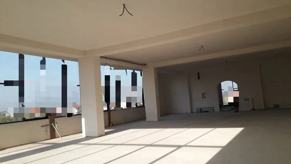 Tirane, jepet me qera magazine Kati 3, 1.500 m² 3.000 € (Fushe preze)