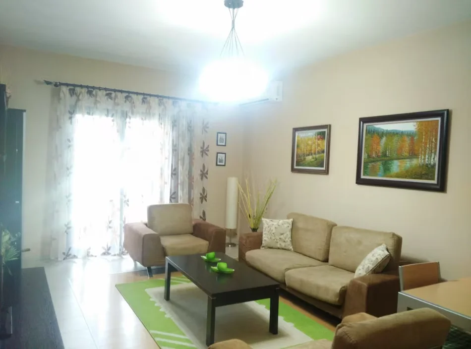 Tirane, jepet me qera Vile 2+1+Ballkon Kati 2, 110 m² 450 € (Ish Tregu Elektrik/Rr.Edison Gjergjo)