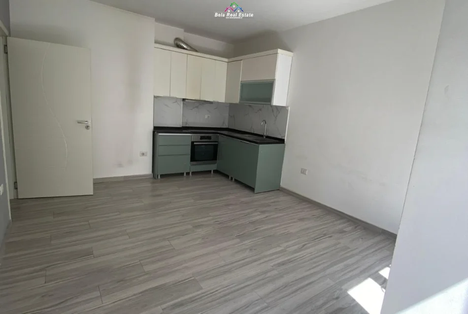 Tirane, jepet me qera apartament 1+1 Kati 2, 55 m² 420 € (Rruga 5 Maji)