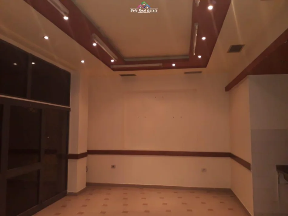 Tirane, jepet me qera dyqan Kati 0, 46 m² 520 € (Rruga Drago Sili)