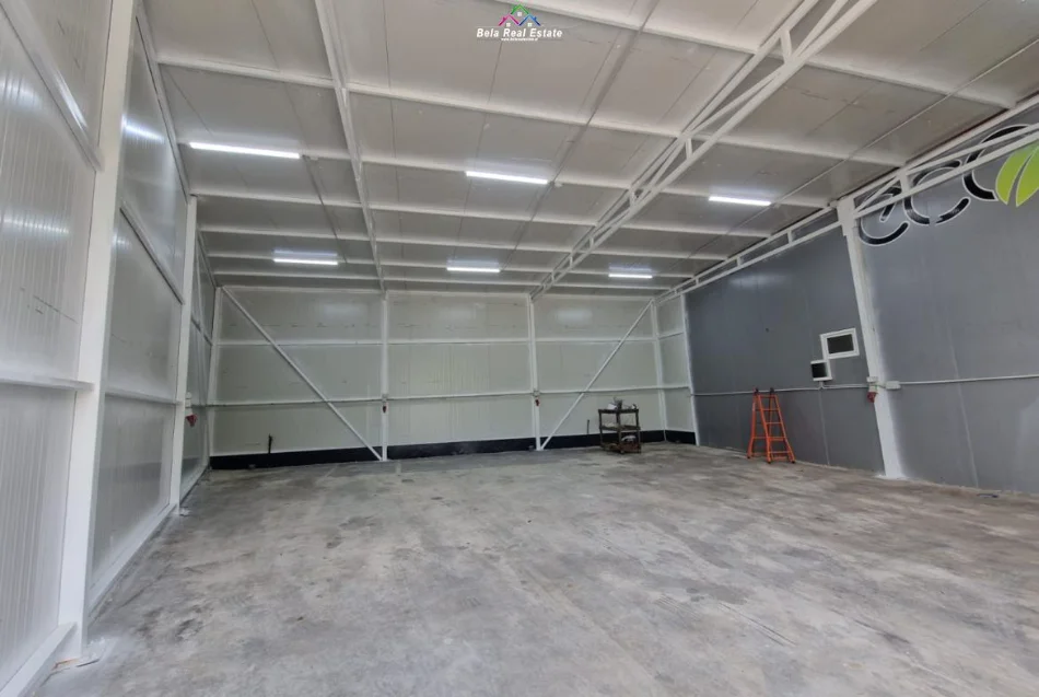 Tirane, jepet me qera magazine Kati 0, 110 m² 1.300 € (Mezez)