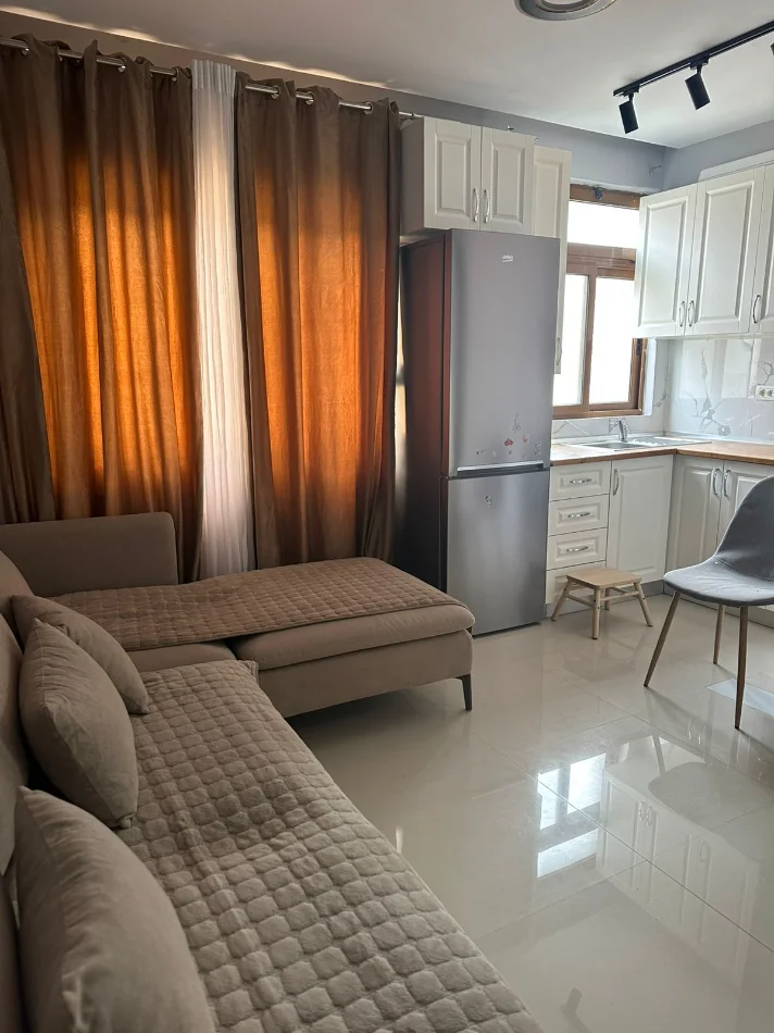 Tirane, jepet me qera apartament 1+1 Kati 3, 58 m² 520 € (21 Dhjetori/Rr.Ylbere Bylykbashi)