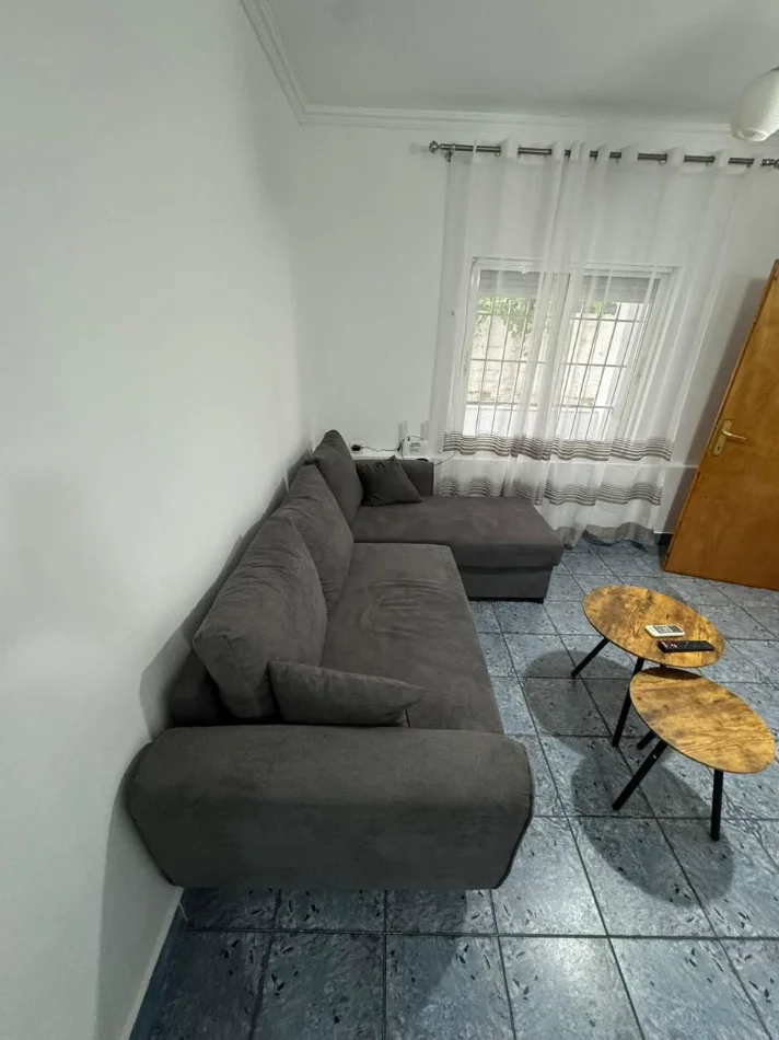 Tirane, jepet me qera apartament 2+1+Ballkon Kati 1, 80 m² 550 € (Don Bosko)