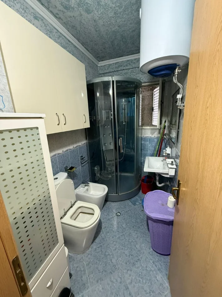 Tirane, jepet me qera apartament 1+1 Kati 4, 70 m² 500 € (Rruga Rrapo Hekali)