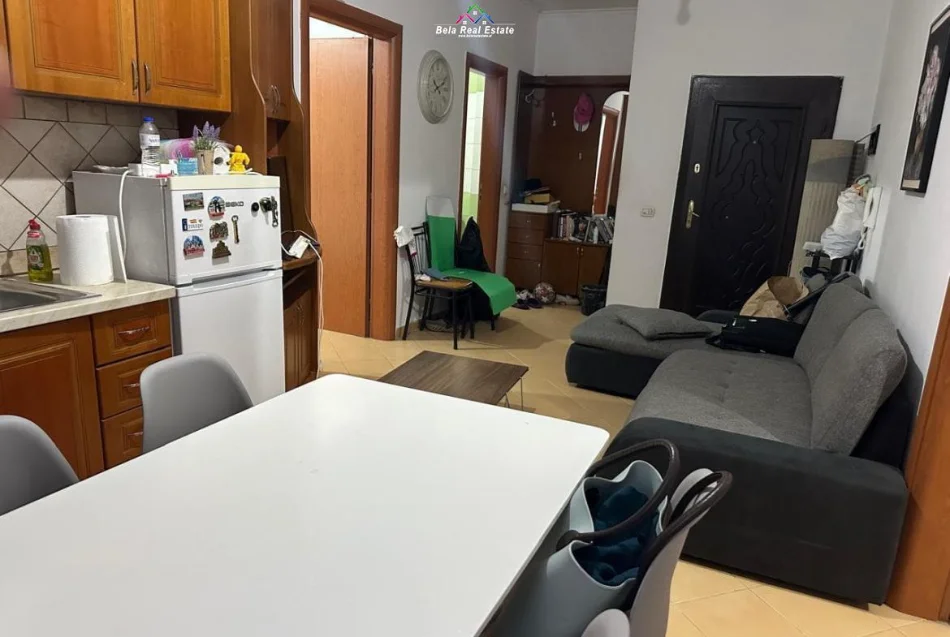 Tirane, jepet me qera apartament 2+1 Kati 3, 70 m² 470 € (prane Bar Artistit)