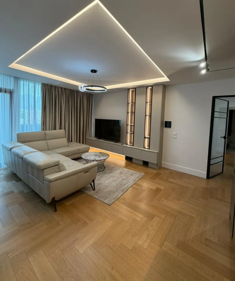 Tirane, jepet me qera apartament 2+1 , 117 m² 2.300 € 